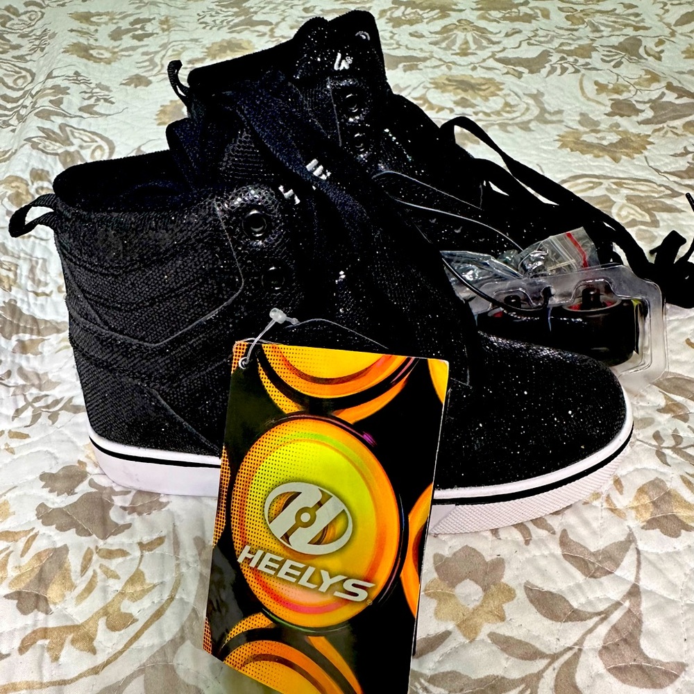 Youth Black Glitter Heely’s
